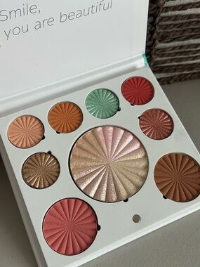 Ofra Cosmetics Good To Go Mini Mix Face Palette